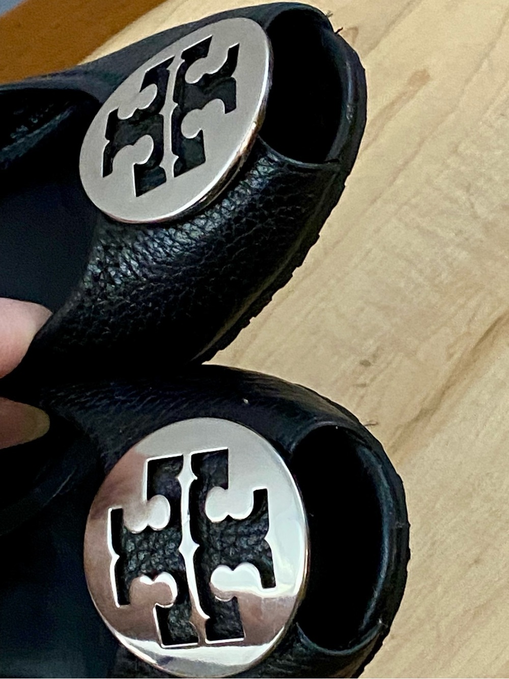 Tory Burch Sally Black Tumbled Pebbled Leather Peep Toe Wedge Pumps Sz 7.5M Y2K - Picture 16 of 16